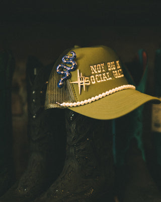 The Tide is High Pearl Hat Shoe Charm